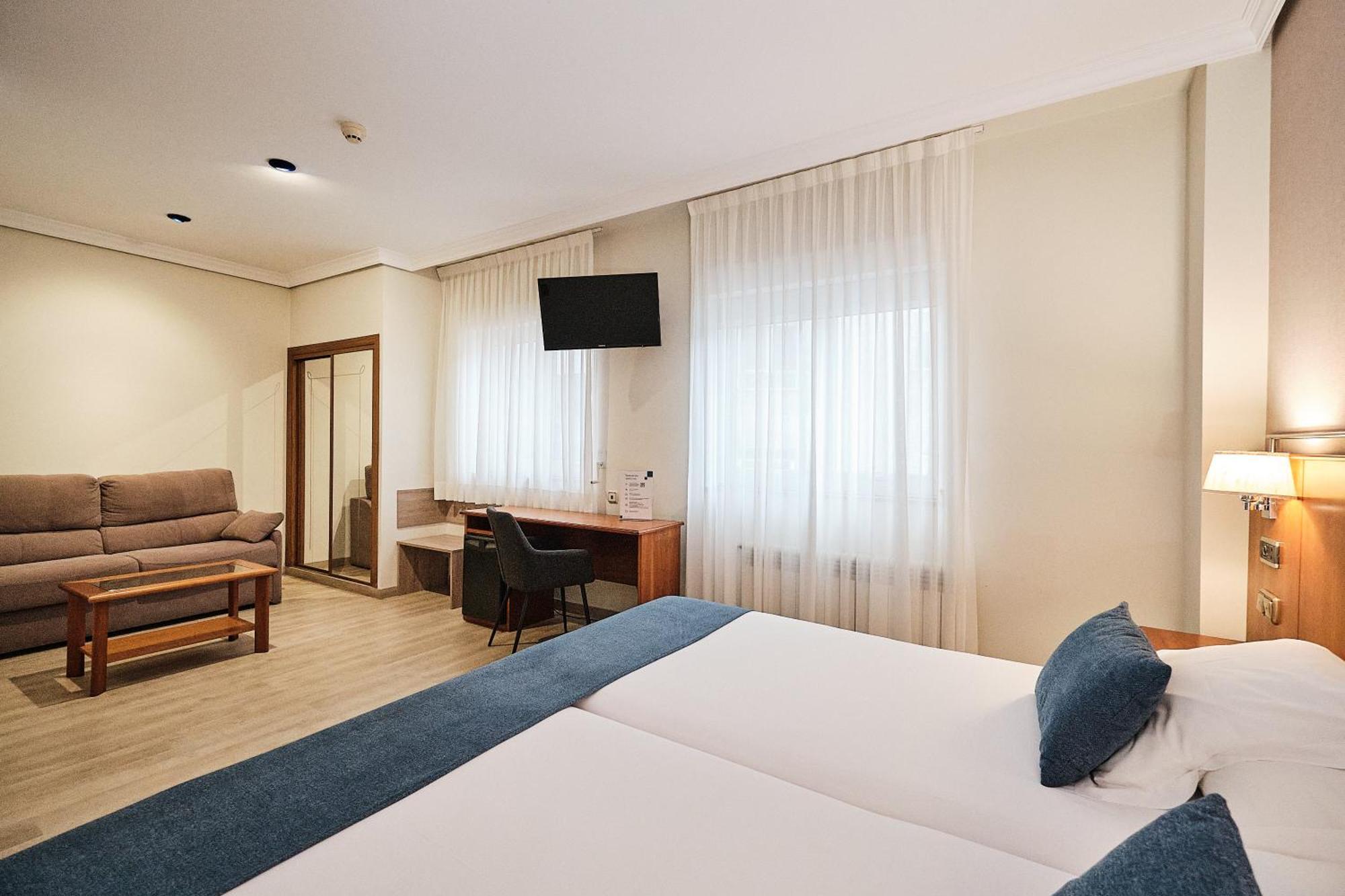 Ciudad De Compostela Hotel 3*